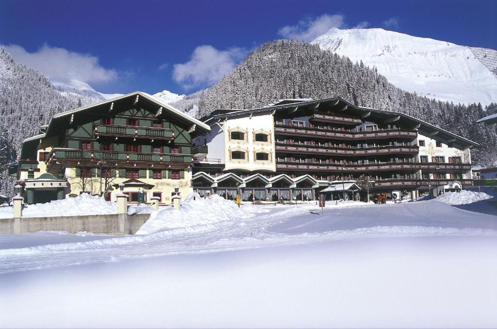 Alpenrose Wellnesshotel Бах Екстериор снимка