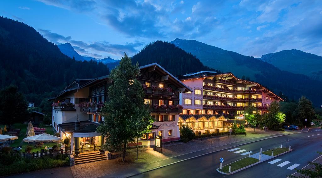 Alpenrose Wellnesshotel Бах Екстериор снимка